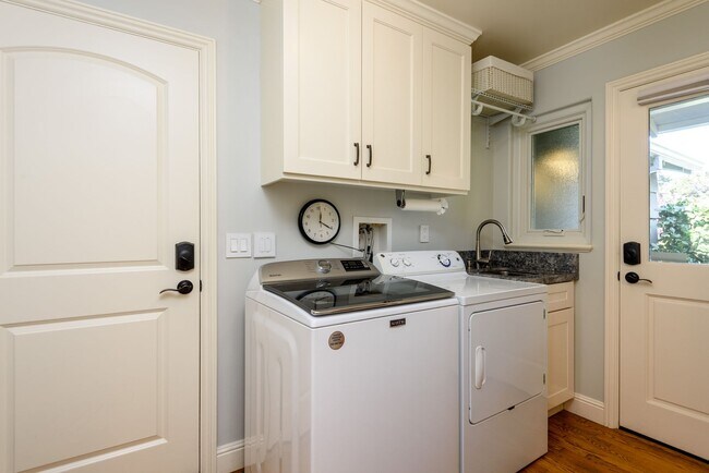 Building Photo - Custom Remodeled Ranch Home in Park-like S...