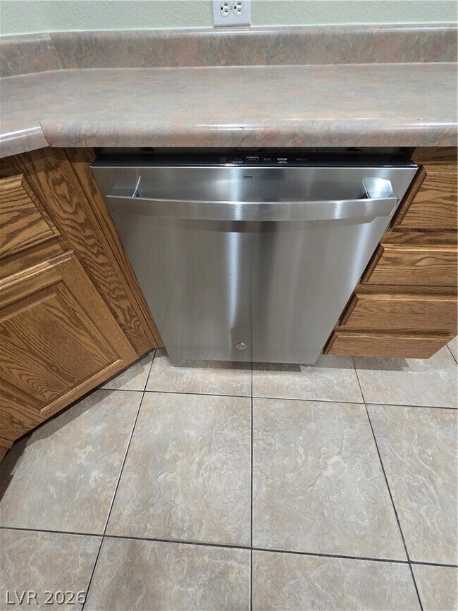 Building Photo - 2204 S Van Patten Pl