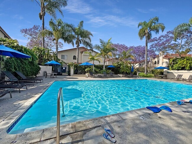 Building Photo - Charming 2BD/2BA Condo in La Jolla Village...