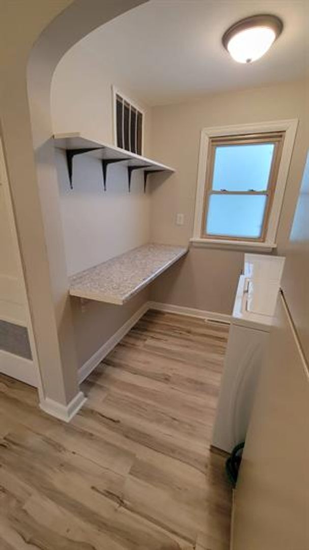 Building Photo - **Charming 1-Bedroom Plus Den Home with Modern Comforts**
