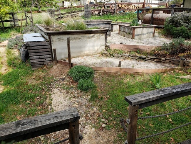 Building Photo - Charming 3-Bed Home in Gated Community with Updated Interiors & Private Yard!