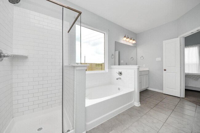 Building Photo - 208 Salange Ln