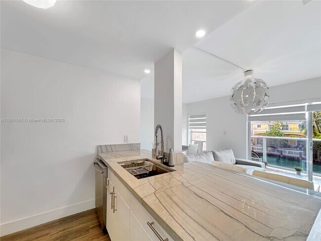 Building Photo - 3868 NE 169th St
