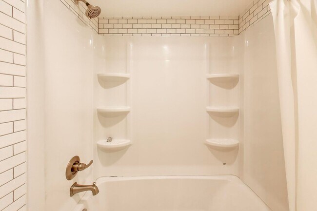 Building Photo - Sprawling 5 Bed, 3 Bath, Two Kitchens, Dual Back Decks, Two Office/Den Townhouse, 2 WD in Unit - ...