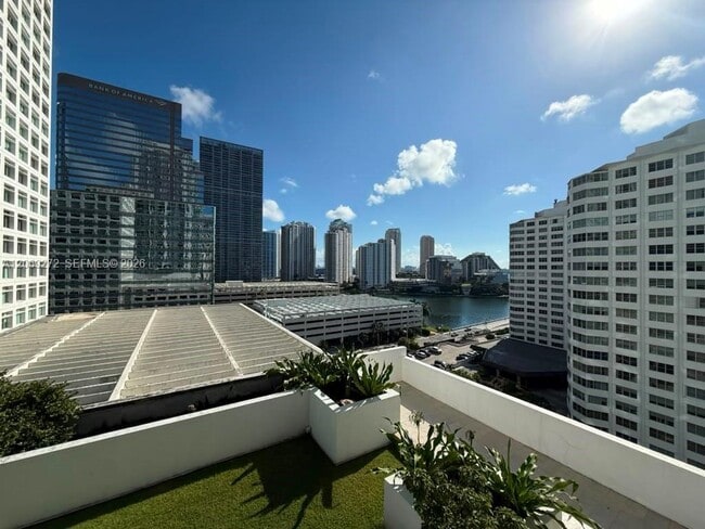 Building Photo - 950 Brickell Bay Dr