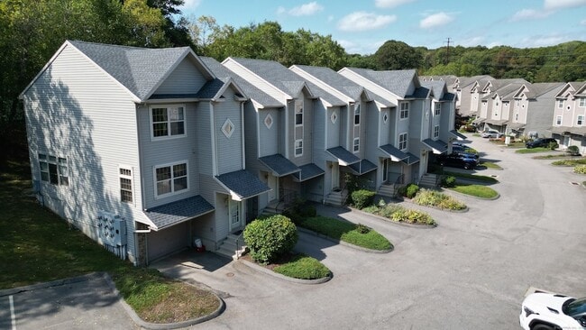 Building Photo - 19 Hawthorne Dr