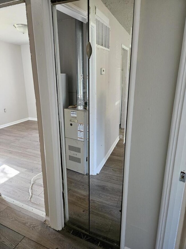 Building Photo - 2 Bedroom home for rent