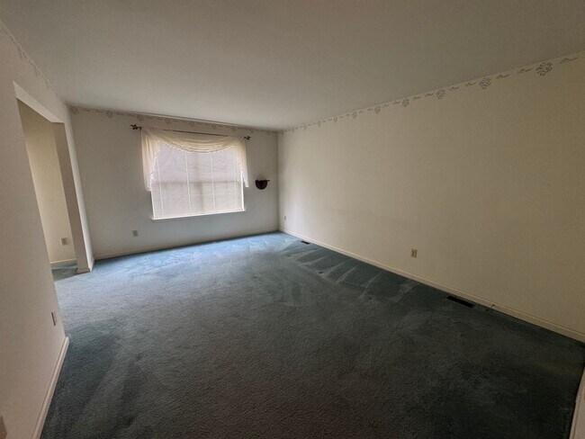 Building Photo - 142 Bartlett Ct