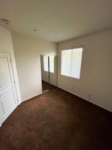 Building Photo - 4300 Newton Ave