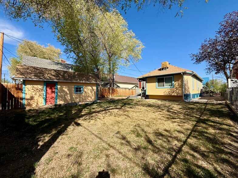 Building Photo - 909 Ouray Ave