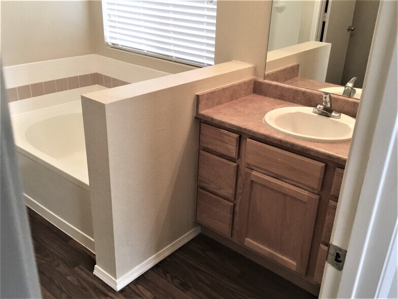 Building Photo - 6201 Capriccio Rd NW