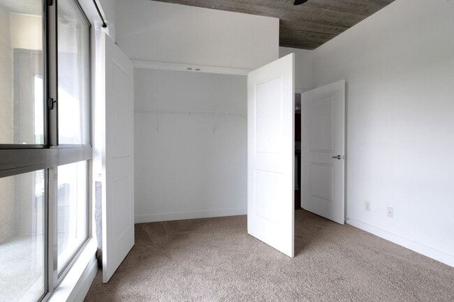 Building Photo - Charming 1BR Condo in Atlanta