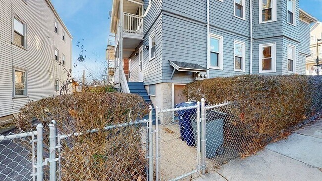 Building Photo - 16 Bentham Rd