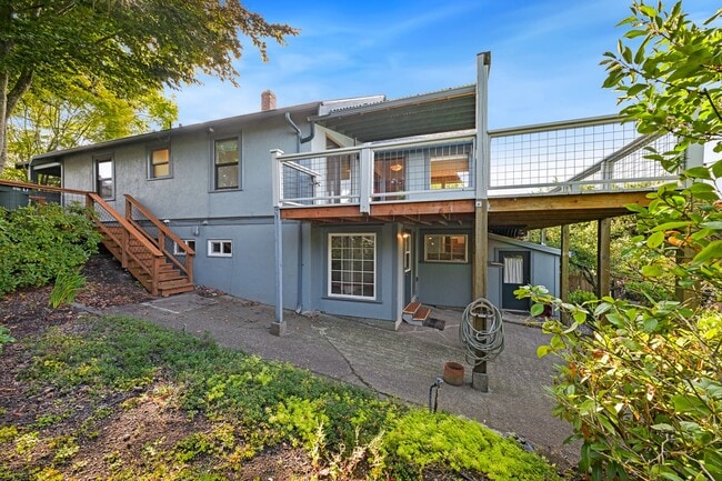 Building Photo - Charming 2-Bedroom Home with Stunning Wate...