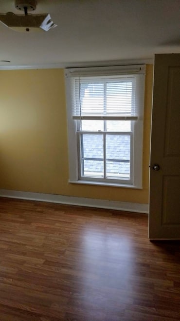 Building Photo - 301-10 1/2 10 1/2 St NW