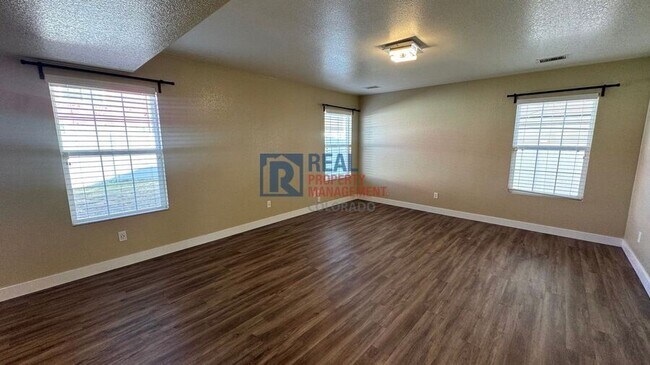 Building Photo - 5440 Perth St