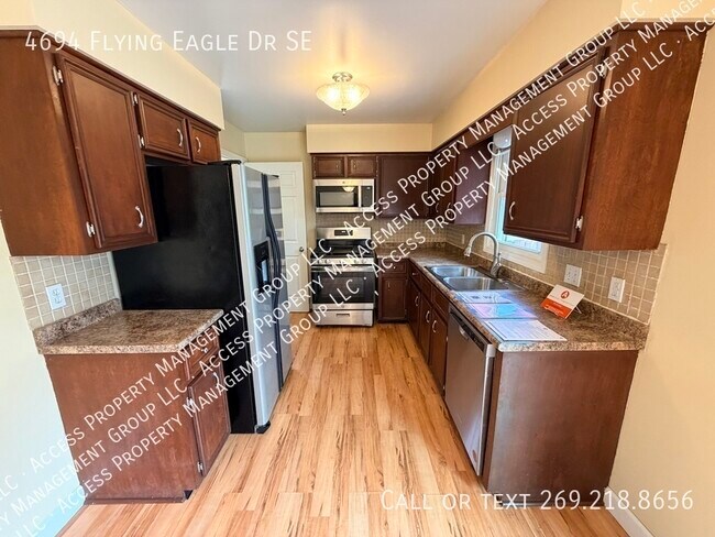 Building Photo - 4694 Flying Eagle Dr SE