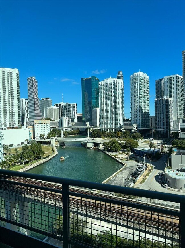 Building Photo - 690 SW 1st Ct