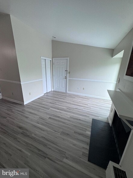 Building Photo - 2049 Lucas Ln