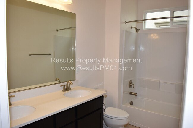 Building Photo - Lovely upgraded Four bedroom w Loft