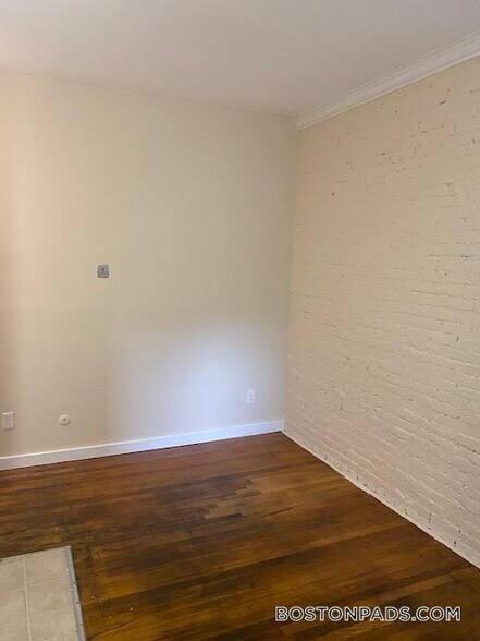Building Photo - 896 Huntington Ave