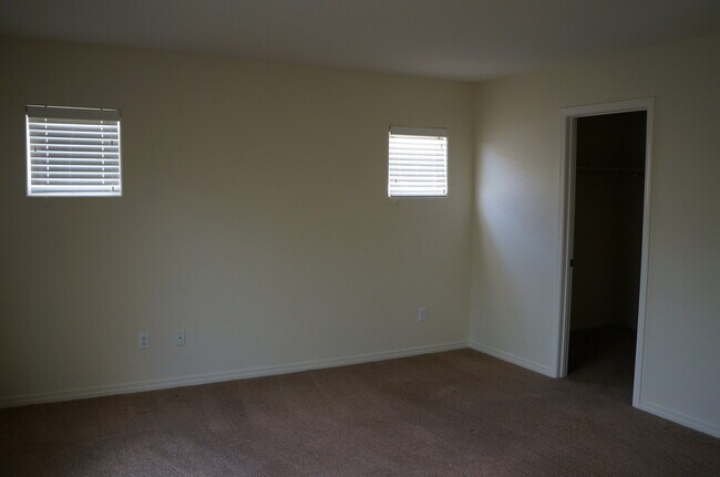 Building Photo - BEAUTIFUL SOUTH LAS VEGAS HOME IN A QUIET ...