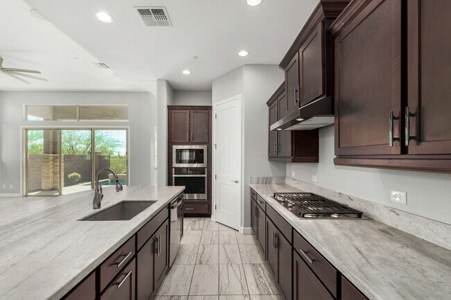 Building Photo - STUNNING HOME IN PEORIA