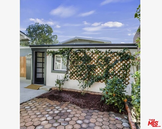 Building Photo - 619 S Louise St