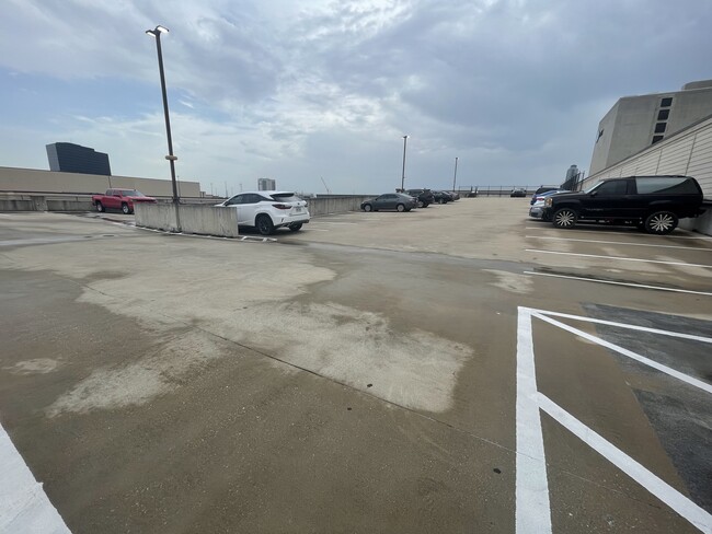 Garage parking - 3300 Cummins St