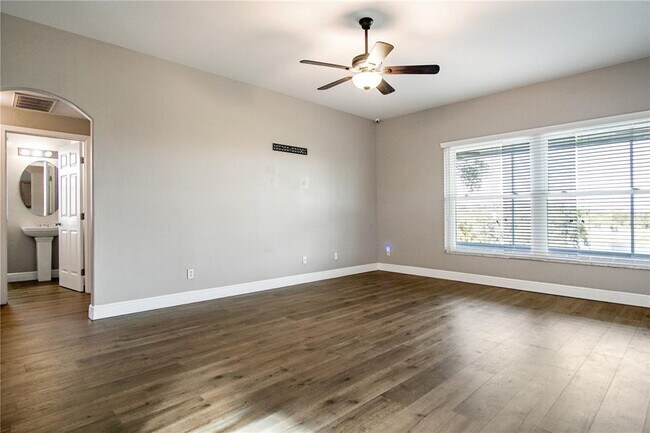 Building Photo - 1405 Vista del Lago Blvd