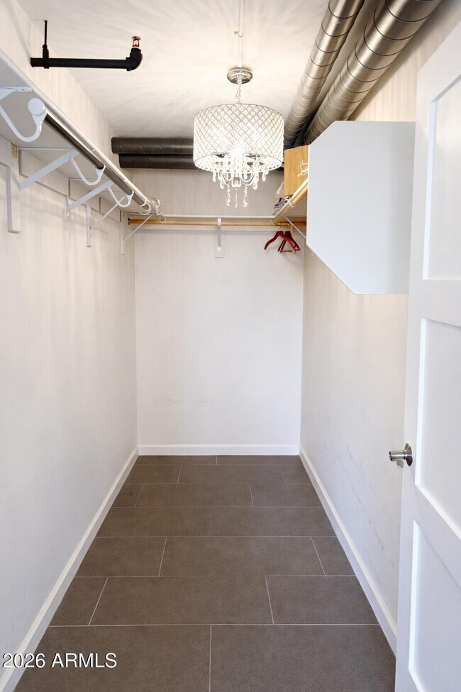 Building Photo - 535 W Thomas Rd