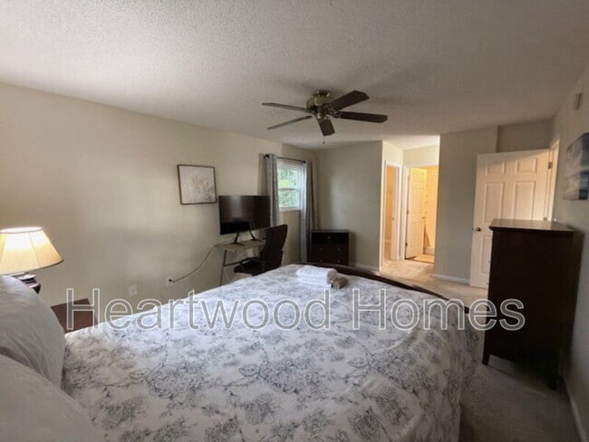 Building Photo - 264 Orchard Hill Dr