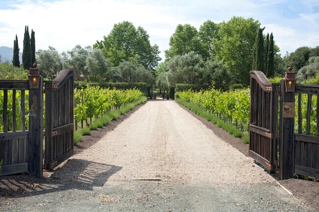 Building Photo - 430 Pratt Ave