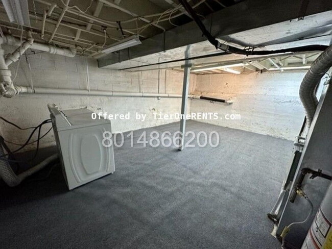 Building Photo - No deposit option for qualified renters