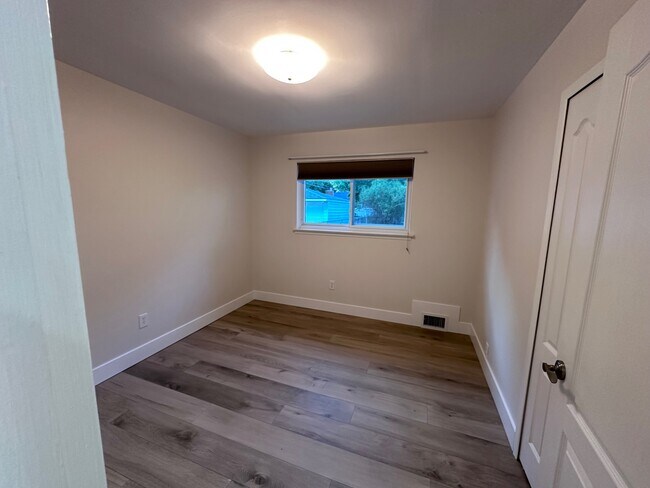 Building Photo - 2843 Teasdale Dr