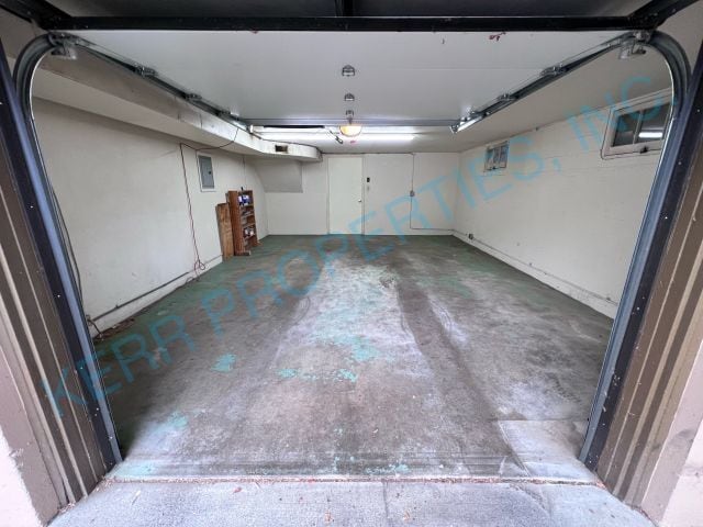 Building Photo - Charming 2-Bed Oasis with 1,111 Sq Ft of Comfort in Vibrant SE Portland!