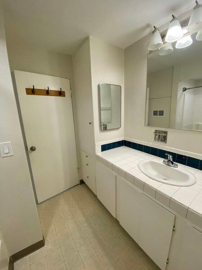 Building Photo - 13380 SW Farmington Rd