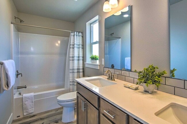 Building Photo - 3 Bedroom 2.5 Bathroom House In Cle Elum With Great Amenities and Sweeping Views