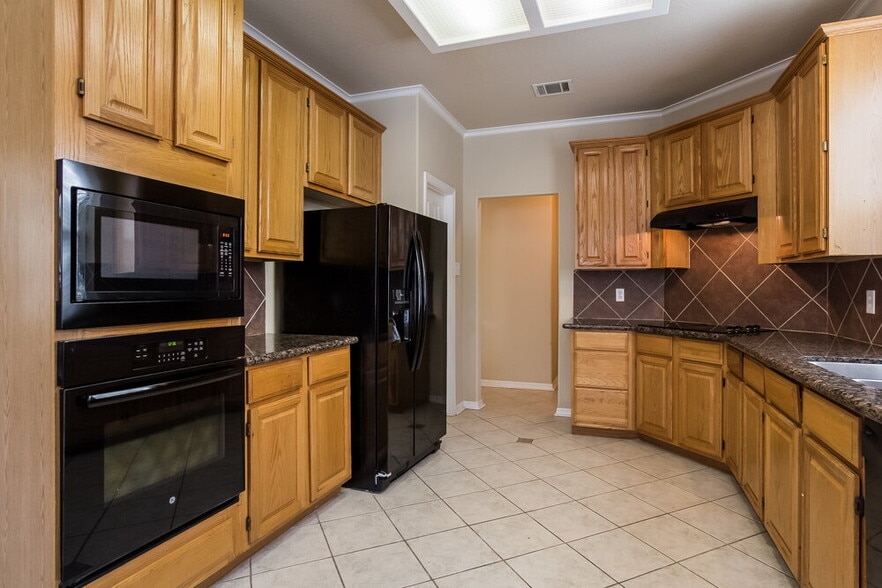 Building Photo - 3931 Echo Mountain Dr