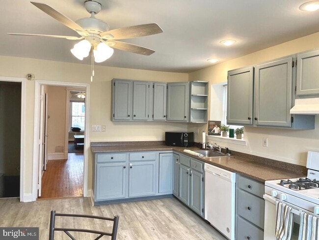 Building Photo - 173 Fountain St