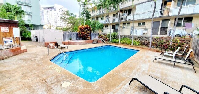 Building Photo - 2724 Kahoaloha Ln