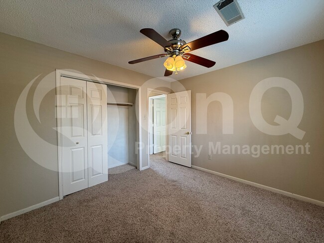 Building Photo - 304 Dakota Trail