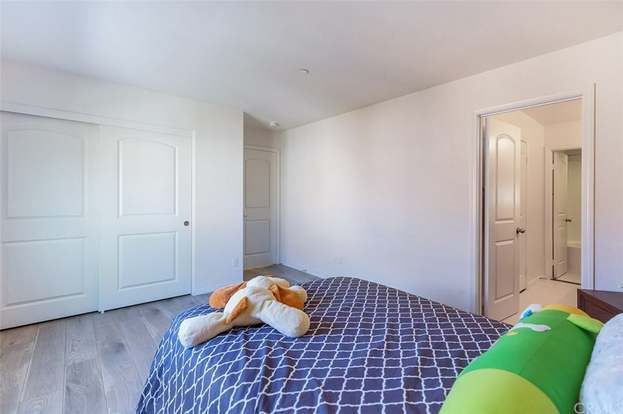 Building Photo - 4959 Camarillo Ln