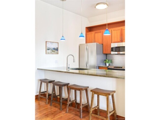 Building Photo - 3249 W Fairview Pl