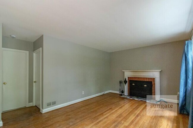 Building Photo - 326 Lincoln Ave