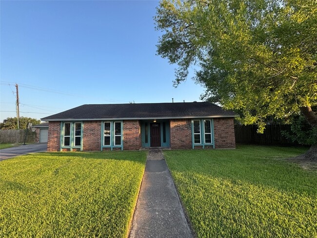 Building Photo - 16510 Oxnard Ln