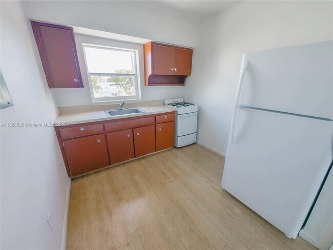 Building Photo - 2170 NW Flagler Terrace