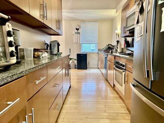 Building Photo - 2 bedroom in Boston MA 02127
