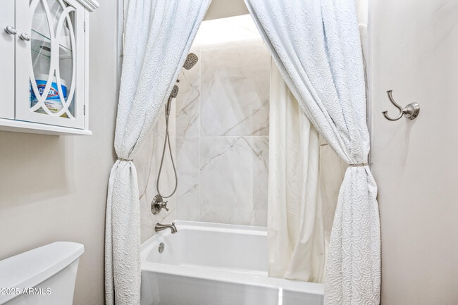 Building Photo - 1817 E Willow Tree Ct