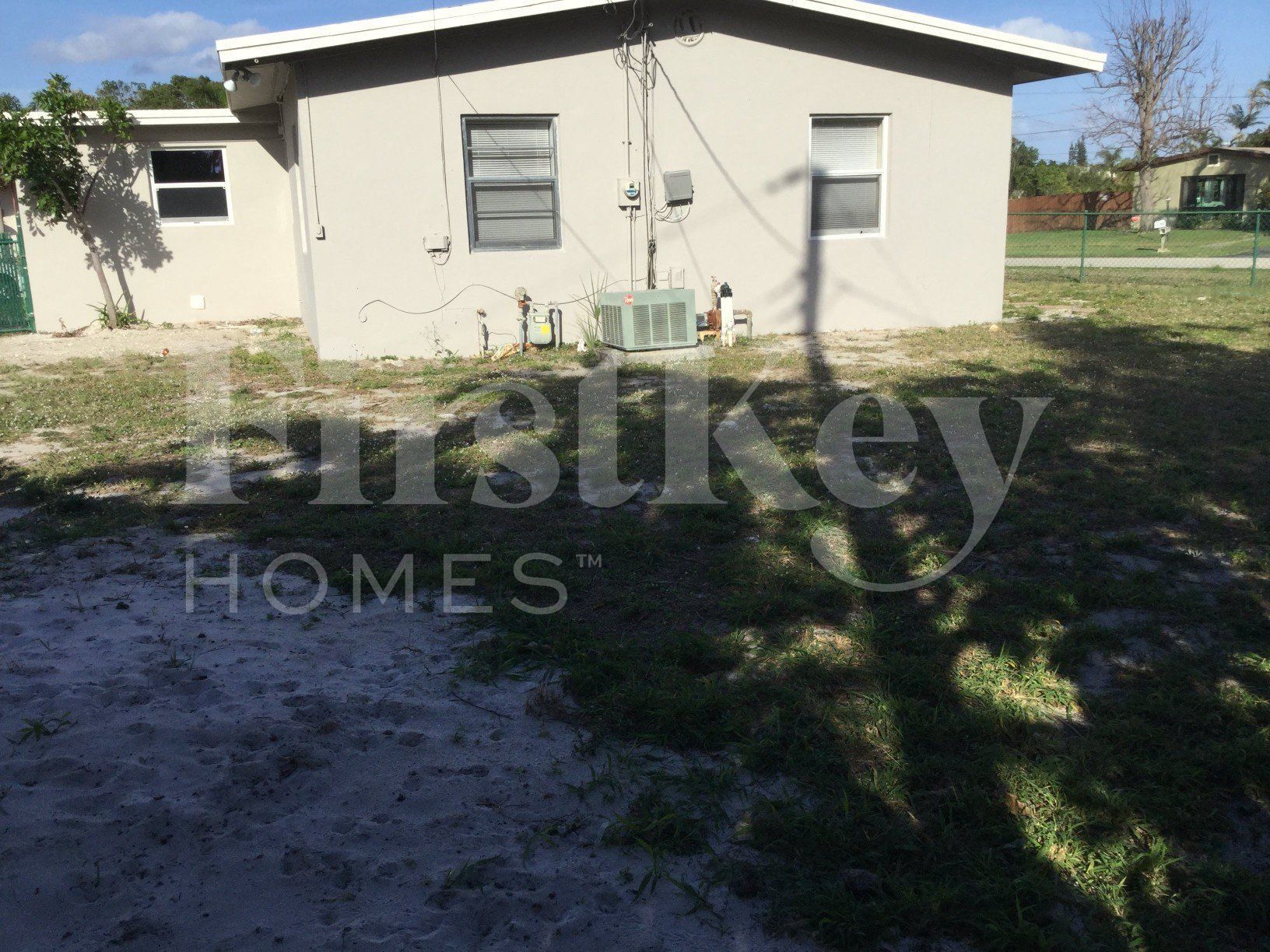 Building Photo - 900 W Bloxham St